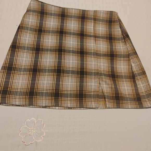 Urban Outfitters Yellow Top and Plaid Skirt Set - Picture 2 of 11